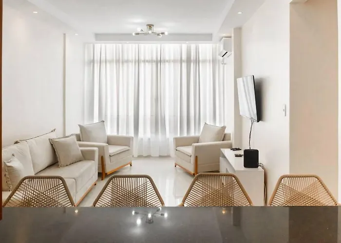 Apt Copacabana 1 Quadra Praia Vista Parcial Mar Rio de Janeiro